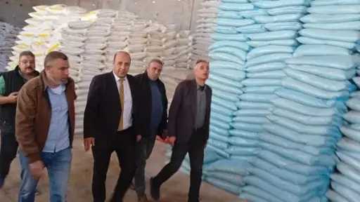 الزراعة تضرب بيد من حديد.. ضبط مخزن غير... الزراعة تضرب بيد من حديد.. ضبط مخزن غير مرخص لتهريب الأسمدة المدعمة بالمحلة الكبرى