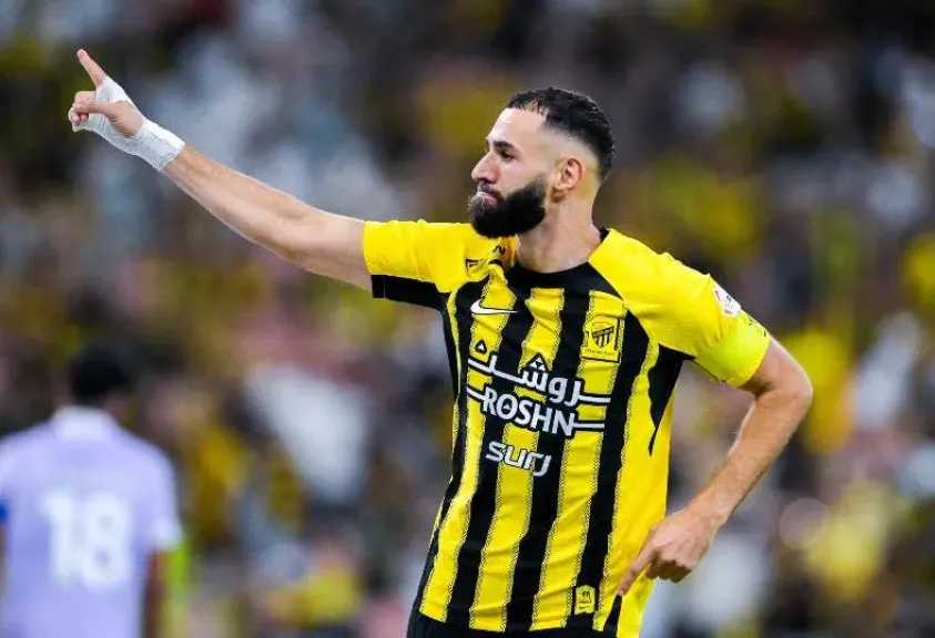 بنزيما يحسم الجدل: «لا أفكر في العقد.. والدوري السعودي ليس لعبة بلايستيشن»