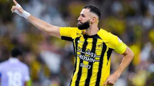 بنزيما يحسم الجدل: «لا أفكر في العقد.. والدوري... بنزيما يحسم الجدل: «لا أفكر في العقد.. والدوري السعودي ليس لعبة بلايستيشن»