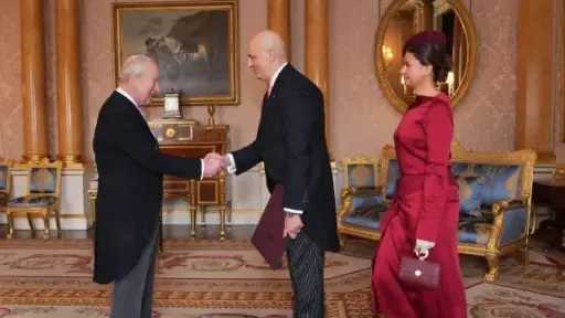 السفير المصرى فى لندن يقدم أوراق اعتماده لجلالة الملك تشارلز الثالث ملك المملكة المتحدة