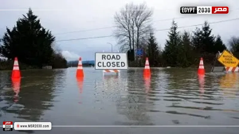 فيضانات عارمة تجلي آلاف السكان في أمريكا وكندا