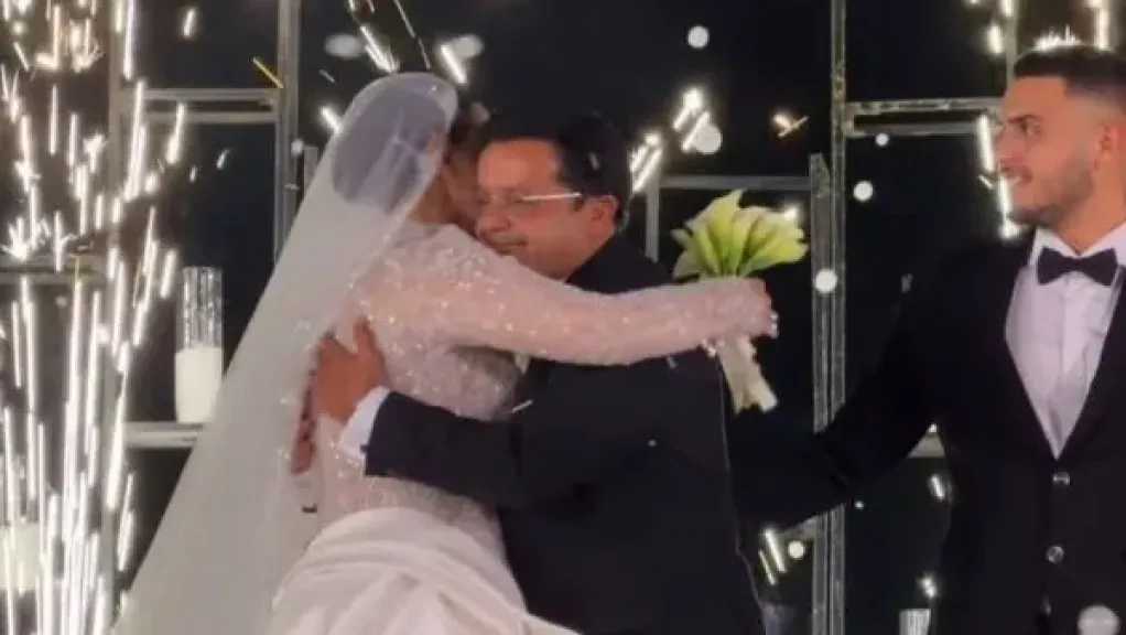 رقص ودموع الفنان محمد هنيدي في زفاف ابنته فريدة