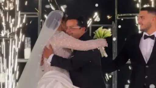 رقص ودموع الفنان محمد هنيدي في زفاف ابنته... رقص ودموع الفنان محمد هنيدي في زفاف ابنته فريدة