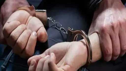 ضبط سائق فان اصطدم بطالب ولاذ بالفرار في المقطم