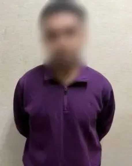 القبض على منتحل صفة موظف عمومي بالجيزة