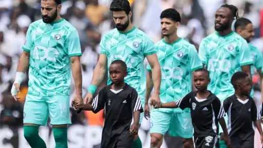 دونجا: «بيراميدز لم يأخذ مكان الأهلي أو الزمالك..... دونجا: «بيراميدز لم يأخذ مكان الأهلي أو الزمالك.. وما تحقق أصبح تاريخًا»