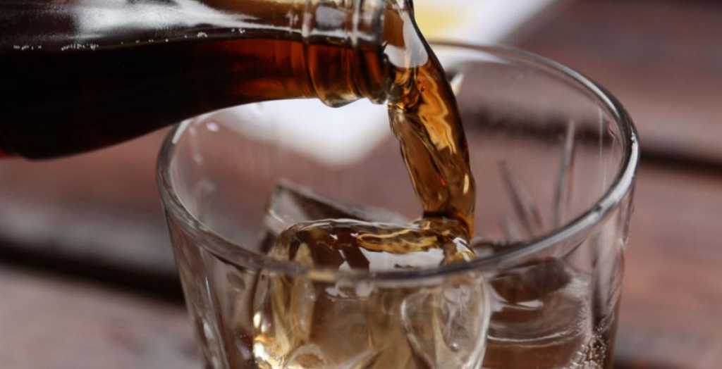 استشاري تغذية يكشف عن 5 مخاطر كارثية تسببها مشروبات الدايت الغازية