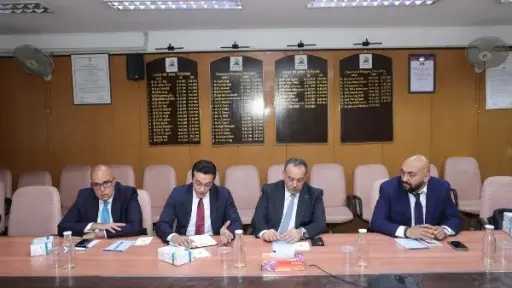 محافظ أسيوط يقود مفاوضات في نيودلهي لتوطين صناعة... محافظ أسيوط يقود مفاوضات في نيودلهي لتوطين صناعة خيوط التللي