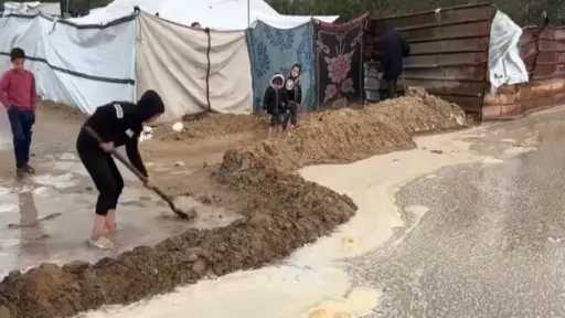 الإغاثة الطبية في غزة: موجة الأمطار الأخيرة كشفت... الإغاثة الطبية في غزة: موجة الأمطار الأخيرة كشفت فشل الحلول المؤقتة