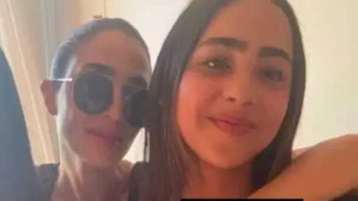 تاليا ابنة تامر حسني تهنئ آن الرفاعي بعيد... تاليا ابنة تامر حسني تهنئ آن الرفاعي بعيد ميلادها وتعتذر بعد أزمة ”قلبي بلاستيك”