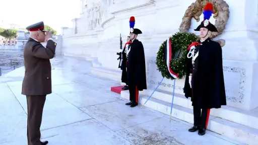 الفريق أحمد خليفة يعود إلى أرض الوطن بعد... الفريق أحمد خليفة يعود إلى أرض الوطن بعد انتهاء زيارته الرسمية لإيطاليا