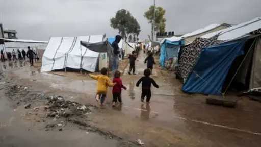 الهلال الأحمر الفلسطيني: أطفال غزة يواجهون خطرًا حقيقيًا... الهلال الأحمر الفلسطيني: أطفال غزة يواجهون خطرًا حقيقيًا مع البرد وجرف آلاف الخيام
