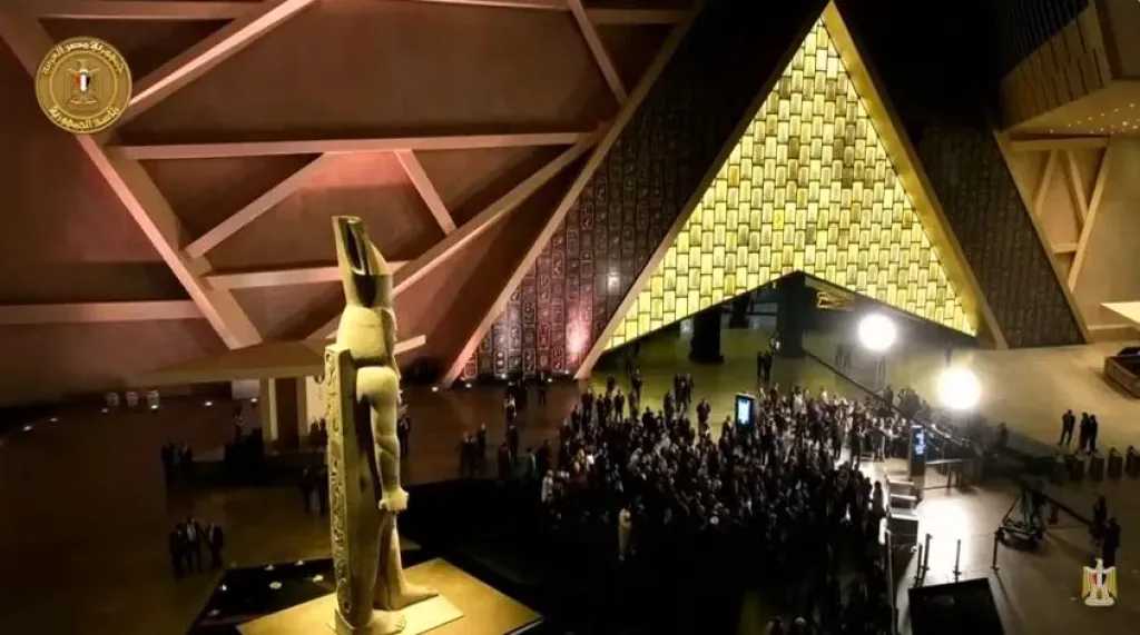 بعد تسرب محدود لمياه الأمطار.. المتحف المصري الكبير يؤكد: البهو والآثار آمنة