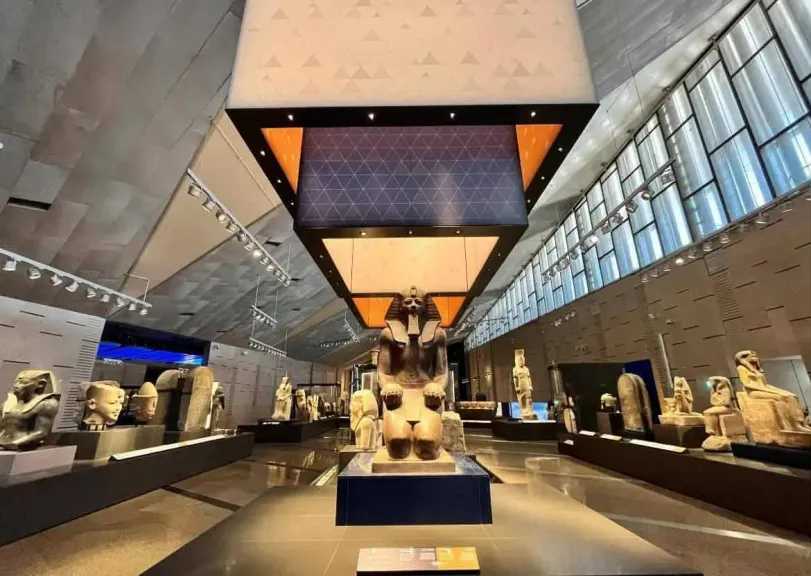 مدير المتحف المصري الكبير: تجاوزنا نصف مليون زائر.. و55% منهم مصريون