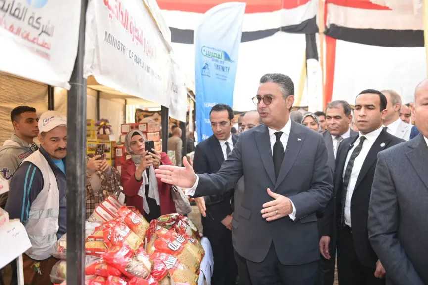 وزير التموين ومحافظ القاهرة يفتتحان سوق ”اليوم الواحد” بالمرج لتوفير السلع بأسعار مخفضة للمواطنين