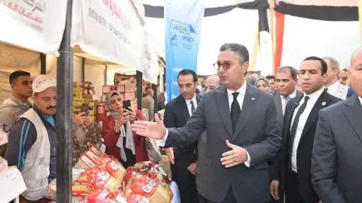 وزير التموين ومحافظ القاهرة يفتتحان سوق ”اليوم الواحد”... وزير التموين ومحافظ القاهرة يفتتحان سوق ”اليوم الواحد” بالمرج لتوفير السلع بأسعار مخفضة للمواطنين