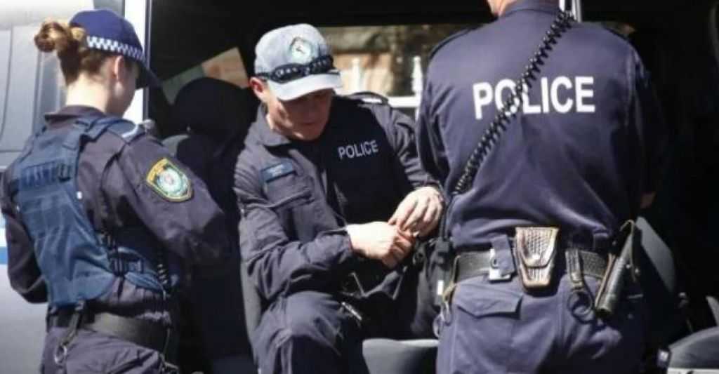 الشرطة الأسترالية تفتكك عبوة ناسفة في سيدني بعد هجوم على شاطئ بوندي