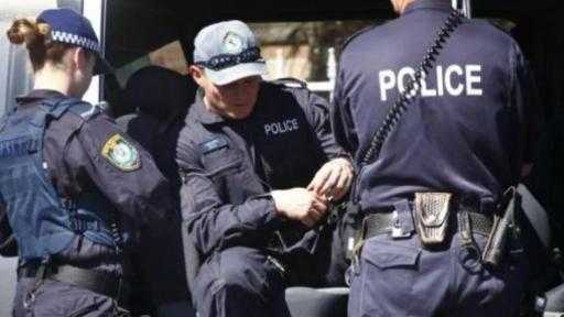 الشرطة الأسترالية تفتكك عبوة ناسفة في سيدني بعد هجوم على شاطئ بوندي