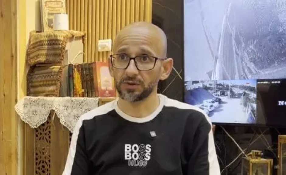 صحفي فلسطيني يقدم شهادة مروعة حول تعرضه للاغتصاب في سجون الاحتلال