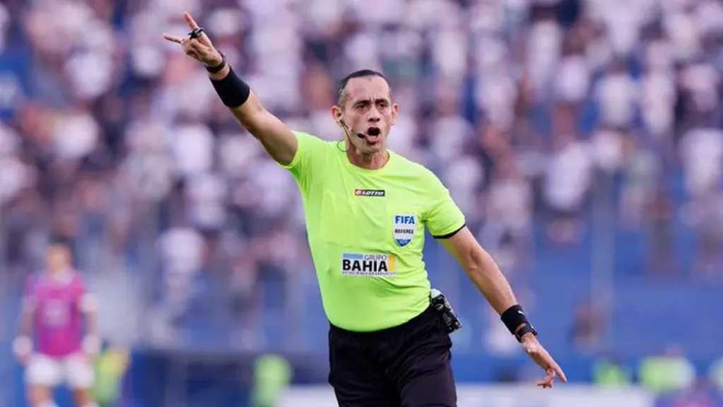 الحكم الباراجواياني خوان بينيتيز يدير نصف نهائي كأس العرب بين السعودية والأردن