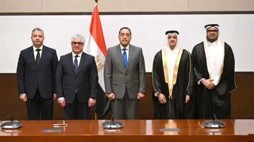 رئيس الوزراء يشهد توقيع عقد مشروع شركة المانع... رئيس الوزراء يشهد توقيع عقد مشروع شركة المانع القابضة القطرية لإنتاج وقود الطائرات المستدام بالسخنة