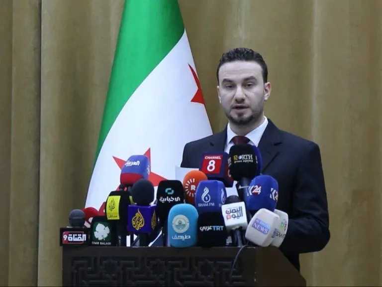 مسئول سوري: منفذ الهجوم الذي قتل أمريكيين انضم حديثا لقوات الأمن ونقل للاشتباه بارتباطه بداعش