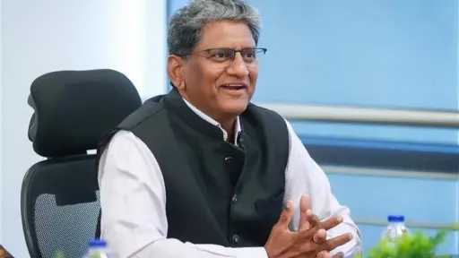 سفير الهند لدى القاهرة: 1.3 مليار مستخدم للإنترنت... سفير الهند لدى القاهرة: 1.3 مليار مستخدم للإنترنت وشراكة متنامية مع مصر فى التكنولوجيا