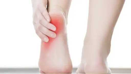 التهاب اللفافة الأخمصية.. السبب الأشهر لآلام الكعب التهاب اللفافة الأخمصية.. السبب الأشهر لآلام الكعب