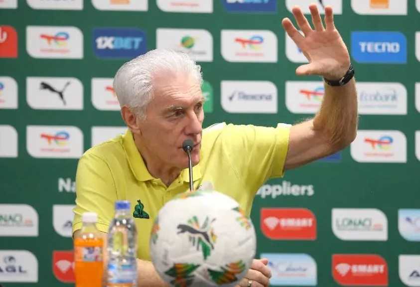 مدرب جنوب أفريقيا يقلق من «مجموعة الموت» ويضع مصر في الحسابات الصعبة