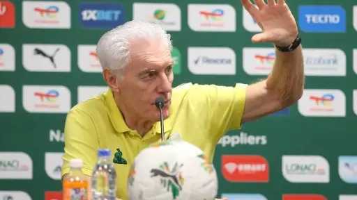 مدرب جنوب أفريقيا يقلق من «مجموعة الموت» ويضع... مدرب جنوب أفريقيا يقلق من «مجموعة الموت» ويضع مصر في الحسابات الصعبة