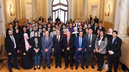 وزير الخارجية يستقبل طلبة كلية السياسة والاقتصاد بجامعة... وزير الخارجية يستقبل طلبة كلية السياسة والاقتصاد بجامعة بني سويف