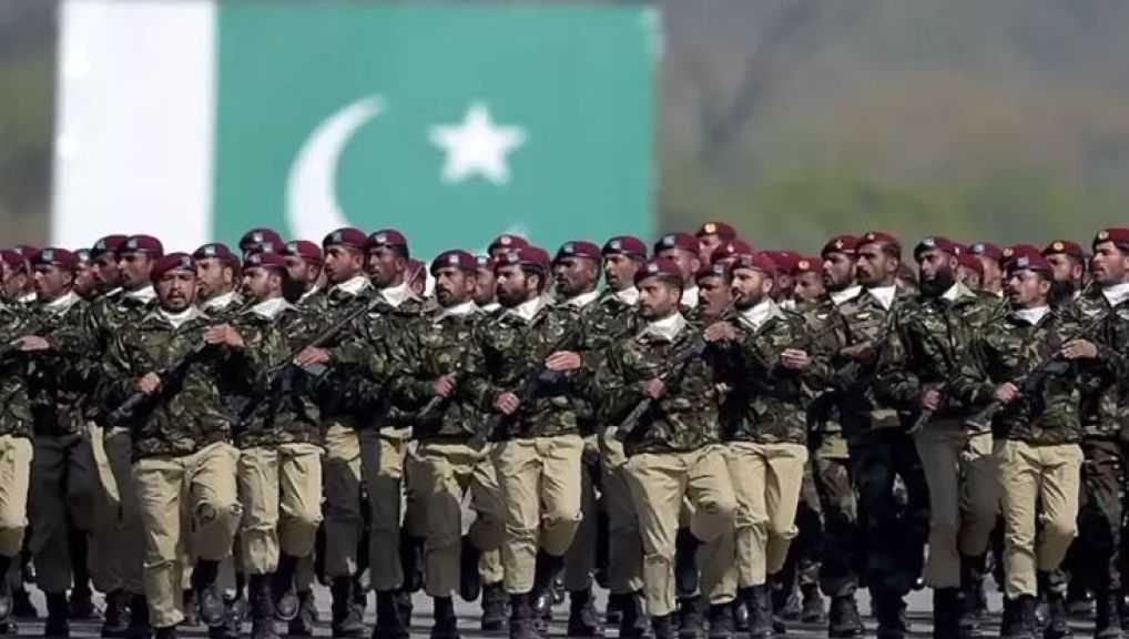 مقتل جندي باكستاني و7 مسلحين خلال عملية أمنية