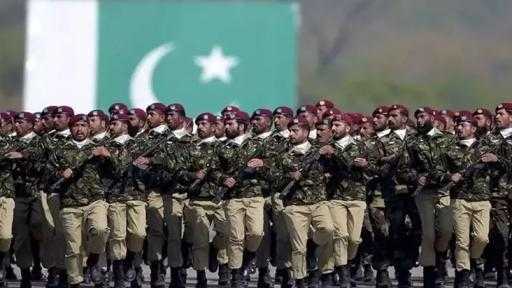 مقتل جندي باكستاني و7 مسلحين خلال عملية أمنية