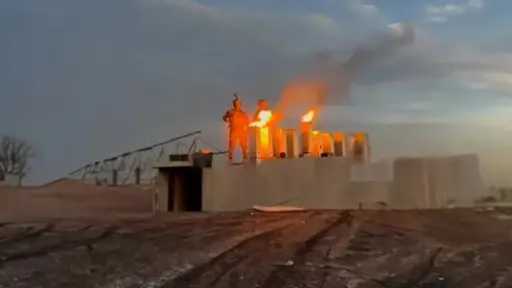 احتفال بمسرح الجريمة.. جنود الاحتلال يشعلون الحانوكا فوق... احتفال بمسرح الجريمة.. جنود الاحتلال يشعلون الحانوكا فوق أنقاض مستشفى بغزة