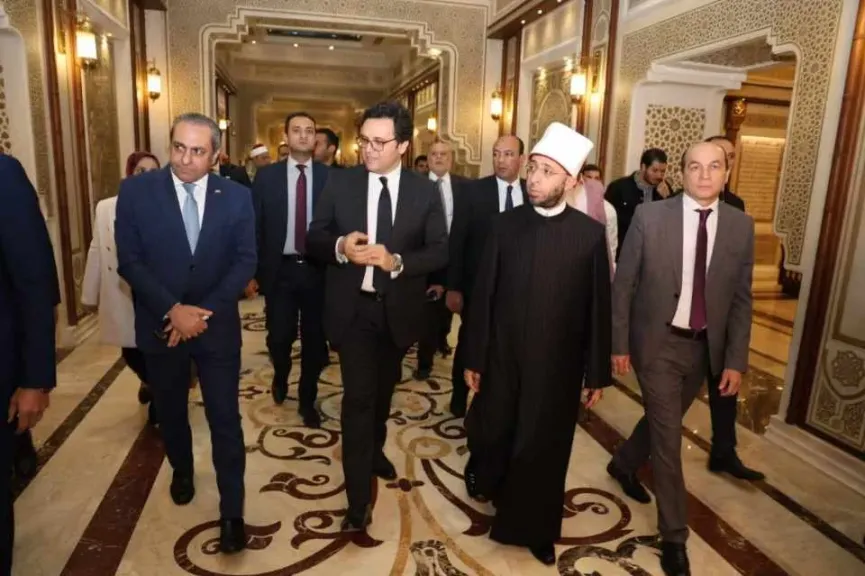 وزيرا الأوقاف والثقافة ورئيس شركة العاصمة يفتتحون متحف كبار القرّاء
