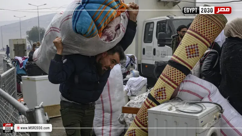 سكان لبنان أثناء عودتهم الي بلادهم 