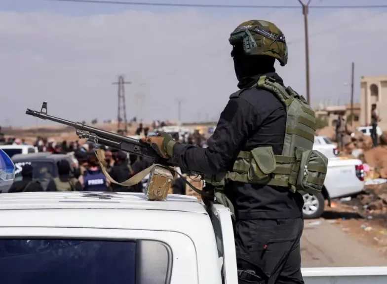 الإخبارية السورية: عصابات متمردة تقصف مواقع لقوات الأمن بالسويداء