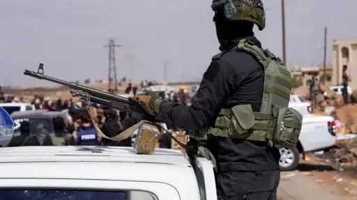 الإخبارية السورية: عصابات متمردة تقصف مواقع لقوات الأمن بالسويداء