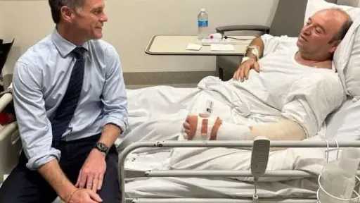 رئيس الوزراء الأسترالي يشيد بالمسلم الذي نزع سلاح... رئيس الوزراء الأسترالي يشيد بالمسلم الذي نزع سلاح أحد المهاجمين في حادث بوندي