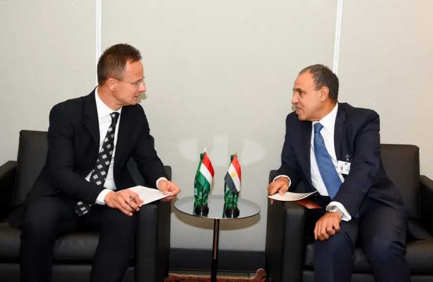 اتصال هاتفي بين وزير الخارجية ونظيره المجري