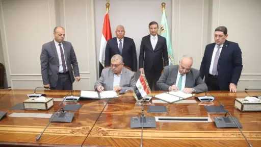 وزير الزراعة ومحافظ الوادي الجديد يشهدان توقيع بروتوكول تعاون لدعم المركز الإقليمي لإنتاج الحرير الطبيعي