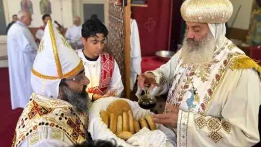 الأنبا برنابا يصلي القداس بكنيسة العذراء بتورينو ويشارك... الأنبا برنابا يصلي القداس بكنيسة العذراء بتورينو ويشارك في الاحتفالات