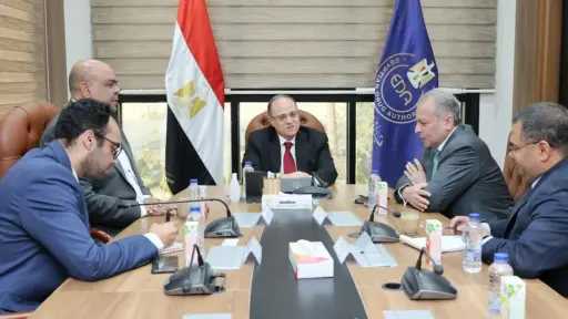 رئيس هيئة الدواء يعقد اجتماعًا مع ممثلي شركة... رئيس هيئة الدواء يعقد اجتماعًا مع ممثلي شركة «داف» لمتابعة مشروعات التتبع الدوائي والتحول الرقمي