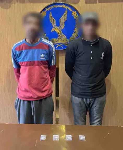 ضبط متهمين بترويج وتخزين المخدرات على أحد كبارى الجيزة