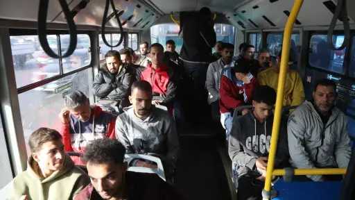 صور.. إقبال كثيف للمواطنين على استخدام الأتوبيس الترددي السريع BRT