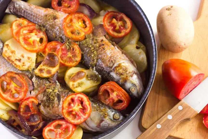 طريقة عمل صينية السمك بالبطاطس