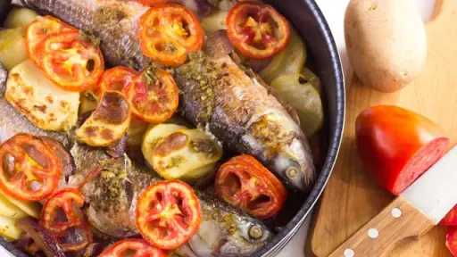 طريقة عمل صينية السمك بالبطاطس