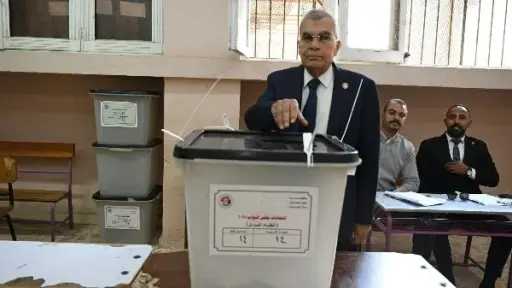 رئيس الشيوخ يدلي بصوته في جولة الإعادة بالمرحلة الثانية لانتخابات النواب