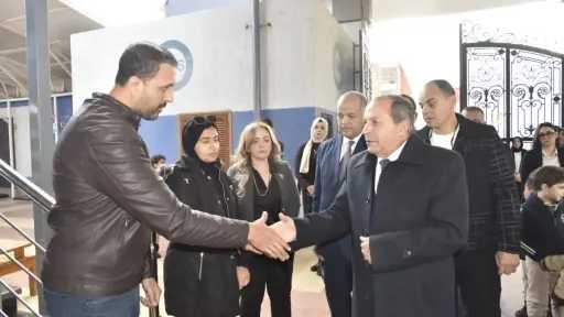 محافظ بورسعيد يزور مدرسة ”السيف ”ويعزي أسرة السباح يوسف محمد عبد المالك