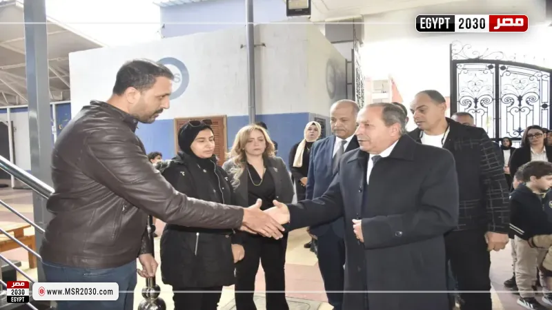 جانب من زيارة محافظ بورسعيد لمدرسة السيف